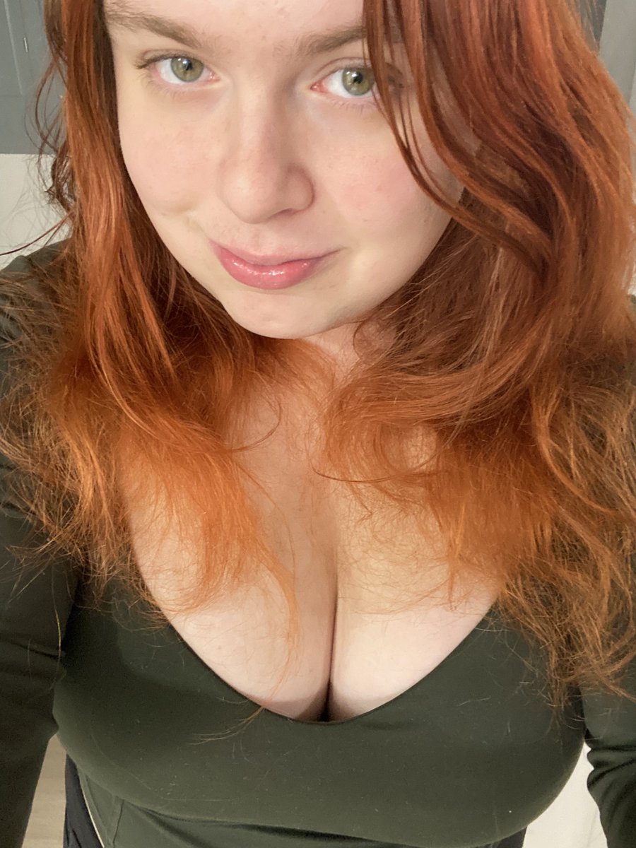 Lady Emily ☄️ tweet media