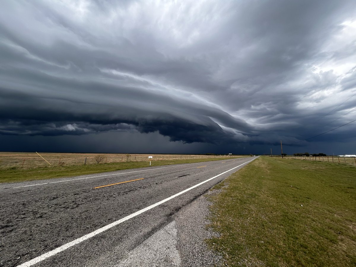 TyWeatherGuy's tweet photo. Thunderstorms in north Texas today had some beautiful structure! #txwx #weather #severeweather #tornadoseason https://t.co/tfpHAxNTfS
