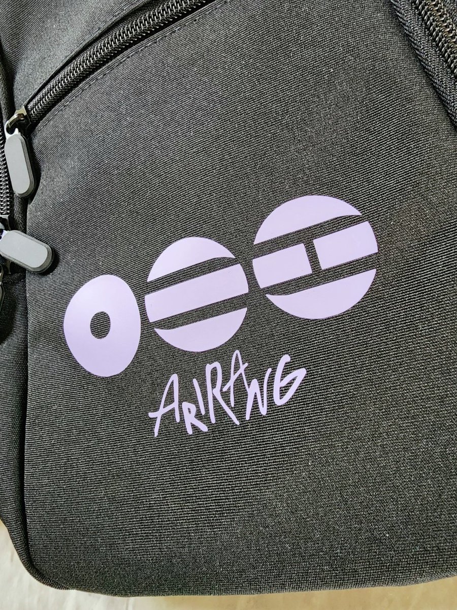 #샘플완료
#일단모델샷을찍어야하는대
#혼자찍을수없는모델샷

상세샷이랑 좀더 작업하고 갖고오겠습니다!
으흐흐흐... 
가방자체가 수납력도 좋고 가볍고 괜찮은데
설명할 방법이 없네여...
동네 지나가는 사람 붙잡고 모델샷이라도 
찍어서 올려보겠습니다 (__)