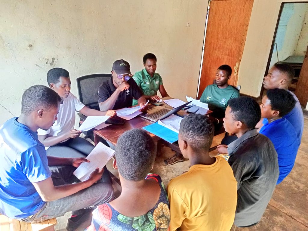 NyarugengYouthB's tweet image. #GusuzumaImihigoDay2: Urubyiruko rw'umurenge wa Nyarugenge bakomeje igikorwa cyo gusuzuma Imihigo y'urubyiruko 2025-2026 mu tugari ku munsi wa2, n'Igikorwa cyabereye mu Kagari ka #Gihinga na #Murambi Hasuzumwe Imihigo mu mpapuro ndetse n'ibyakozwe kuri Terrain @bugeserayouth.