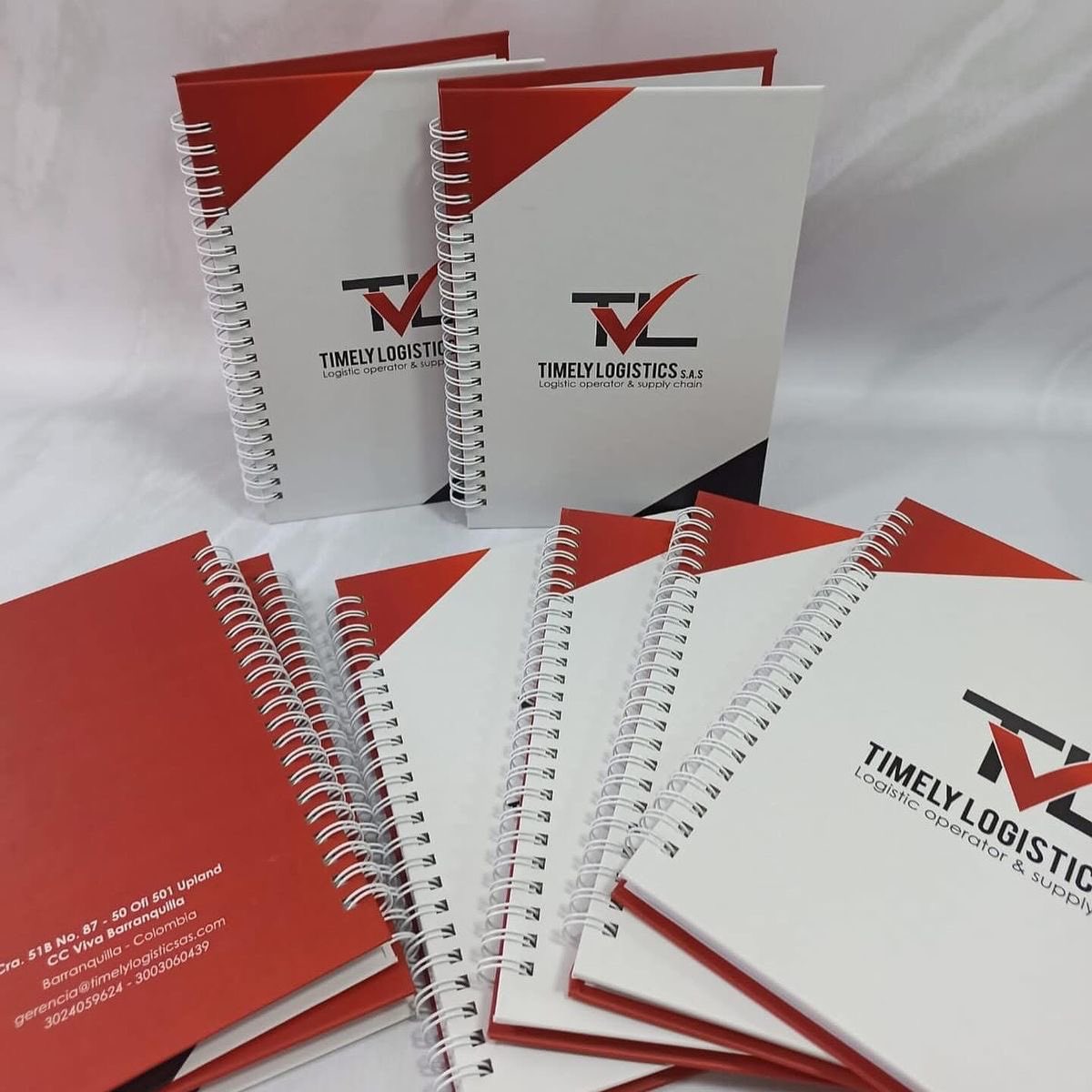 KsCopyShop1's tweet image. Don't settle for generic. Personalized merchandise is the easiest way to make your brand memorable. 
What's the one item your team must have with your logo on it? #KipusaPrints #BrandIdentity #OfficeEssentials #BusinessMerch