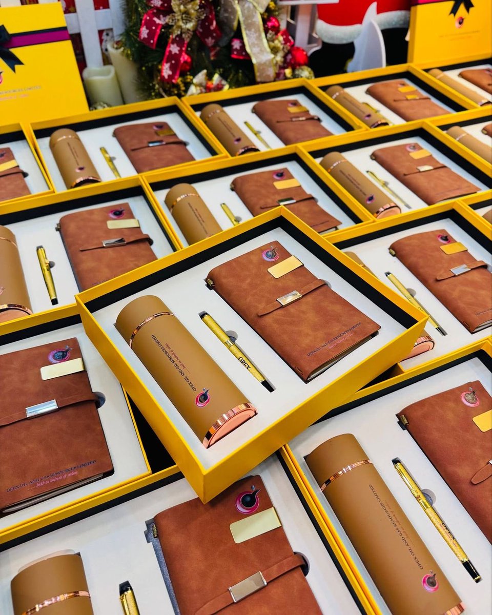 KsCopyShop1's tweet image. Don't settle for generic. Personalized merchandise is the easiest way to make your brand memorable. 
What's the one item your team must have with your logo on it? #KipusaPrints #BrandIdentity #OfficeEssentials #BusinessMerch