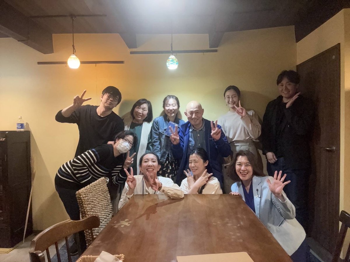 公演中、カフェにいるのに飲めていなかったのがコーヒー！
打ち上げ後に出してもらった今回のスペシャルコーヒーとお菓子の美味しかったこと美味しかったこと😭
しみたー
ゆうたろうくん、しずかちゃん、美味しい時間をありがとう。
最終回のお客様らとパシャリ📷
また色々アイデアを出してやりたいな