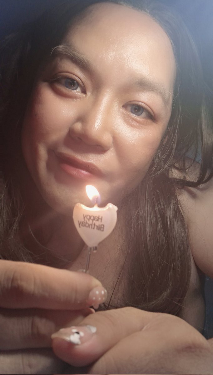 catynaomi's tweet photo. Happy birthday to me 🎂 #lgbtq https://t.co/rq0Q4BlJOf