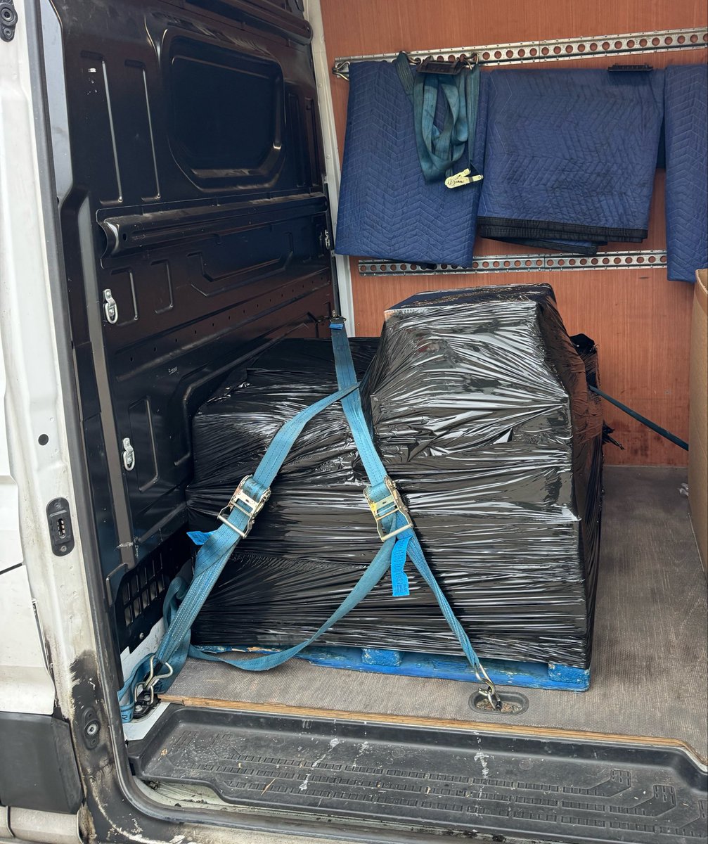 SameDayCoventry's tweet image. Tally Ho….🚚

Loaded with 1 pallet in #Coventry, then off to #Birmingham to unload another #pallet taken out of storage, then it’s onto #Scunthorpe to deliver the Cov pallet. 🚚

Then it’s across to #Bradford to collect 2 pallets for a delivery back down to #Nuneaton. 🚚