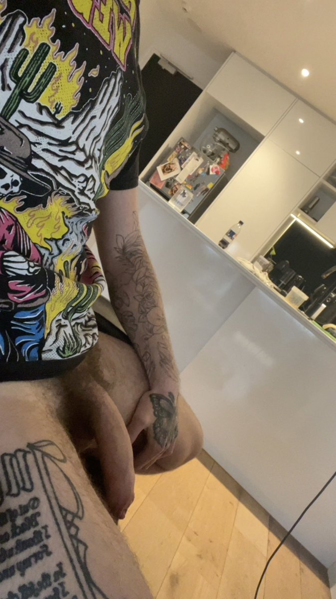 TradeDownunder's tweet photo. Even on a semi my cocks big 😏 

#BWC #Semihard #Uncut #Alpha #Musky #Pubes #HairyCock https://t.co/vjI4CdVGS5