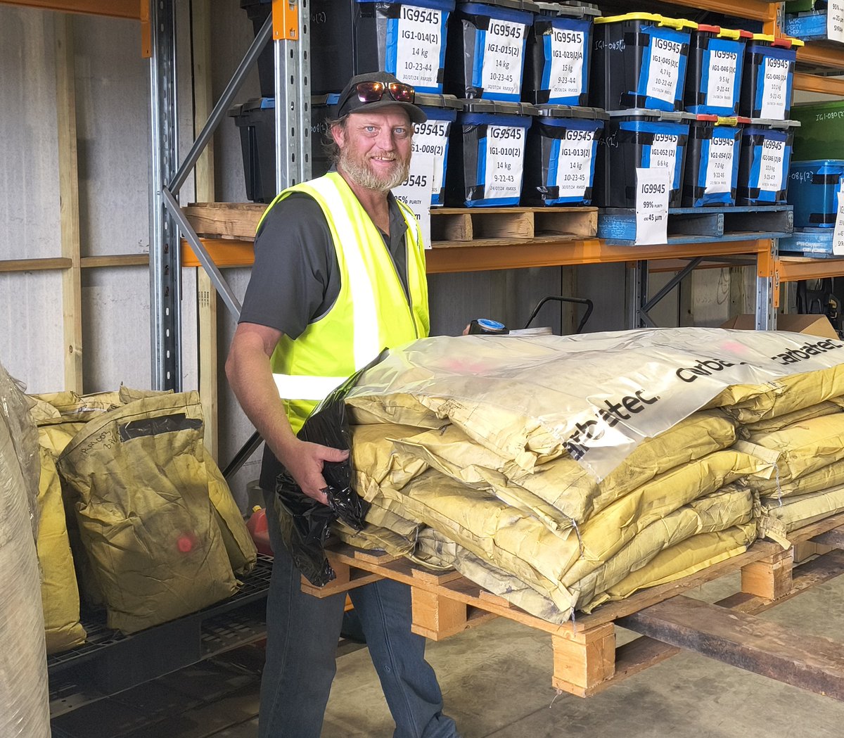 IntGraphite's tweet image. Ops Mgr Josh Hearse &amp;amp; Industrial Chemist Kathy Miller packed a graphite sample bound for Germany for jet milling test work with Neuman &amp;amp; Esser (NEA Group).

Ultra-fine powders (&amp;lt;10µm) for higher-value apps incl. batteries, coatings &amp;amp; lubricants.

#IG6 #Graphite #CriticalMinerals