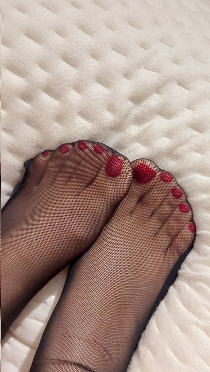 SweetToesL's tweet photo. I really liked the color red, what color would be appropriate to use now?

#FeetLovers #FootModel #FeetOfInstagram #FootContent #FeetPics #FootGoals #PerfectFeet #FootBeauty #FeetLife #FootShoot https://t.co/9i0EYwFovj