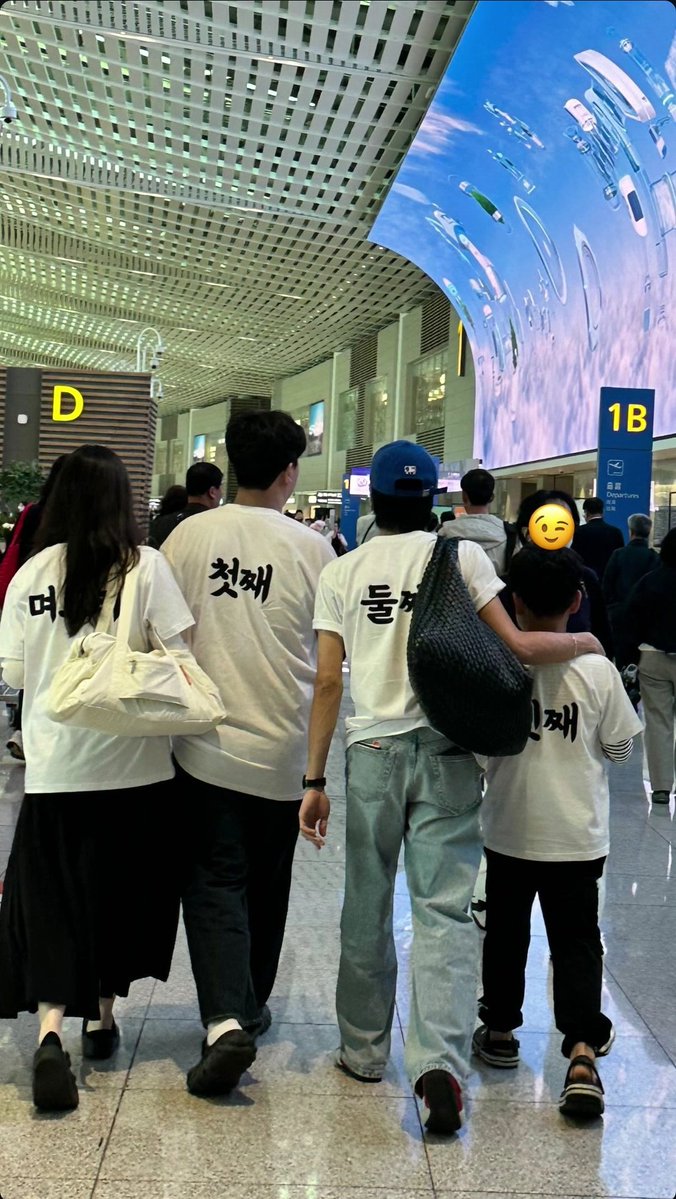 WOOYOUNG's Family Photos are so CUTE!