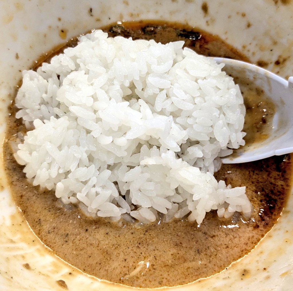 特製芳醇中華そば 塩
ごまあつ+ライス
麺屋龍壽@浜松 天王町
ちっきんさんからの王道ルート🎵
メニューリニューアル迄あと半年程、『絶対的エース』の特製塩と食べ納めのごまあつを🍜
双方とも10年間何度も食べているが食べる度に進化していて惚れ直すんだよね😍
凄すぎ極ウマ∞❗️🙇
次はごまひやを👍
