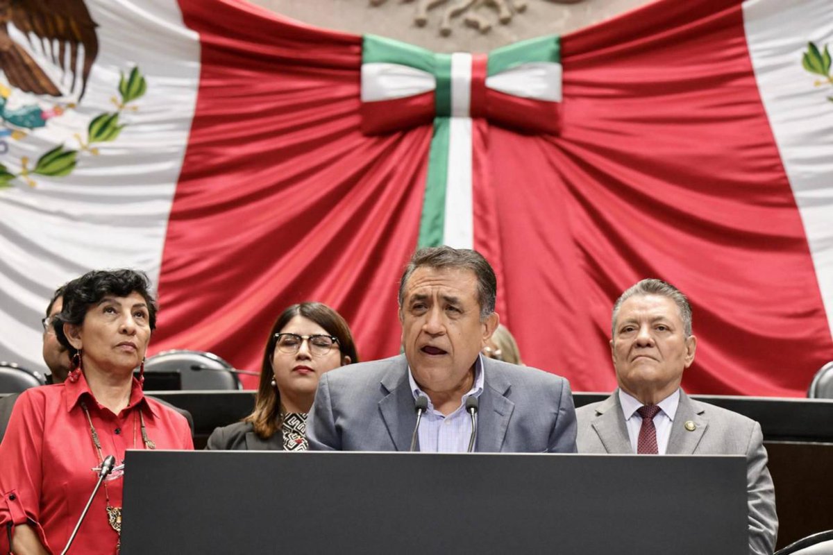 Cruz Lucatero impulsa iniciativa para reconocer el 22 de octubre como Día Nacional de la Constitución de Apatzingán. michoacanenlinea.mx/cruz-lucatero-…