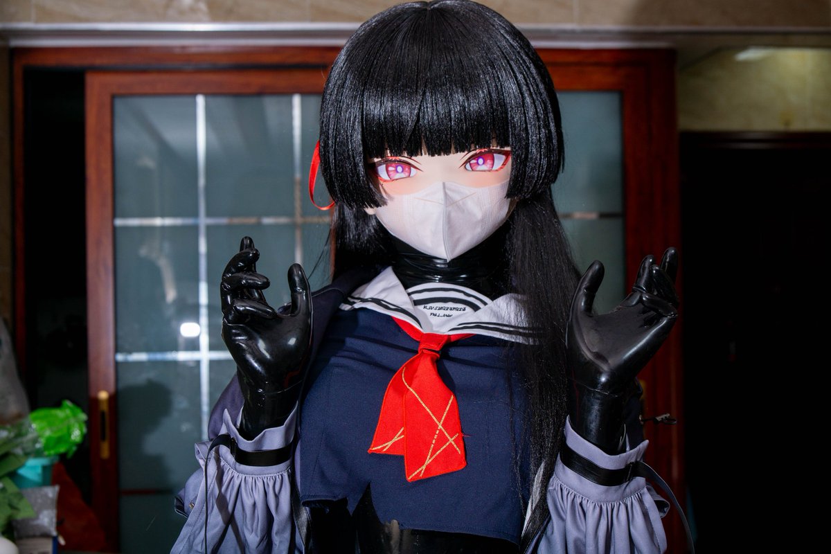 Dahuang69907346's tweet photo. 千咲小学妹黑化了😈
入替@bbbbaifeng的千咲捏

#kigurumi #Latex #鸣潮 https://t.co/1CJOZKgCtI