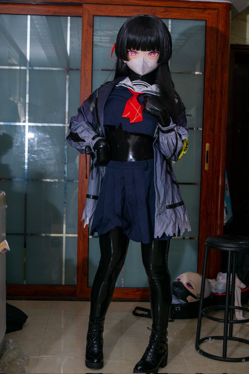 Dahuang69907346's tweet photo. 千咲小学妹黑化了😈
入替@bbbbaifeng的千咲捏

#kigurumi #Latex #鸣潮 https://t.co/1CJOZKgCtI