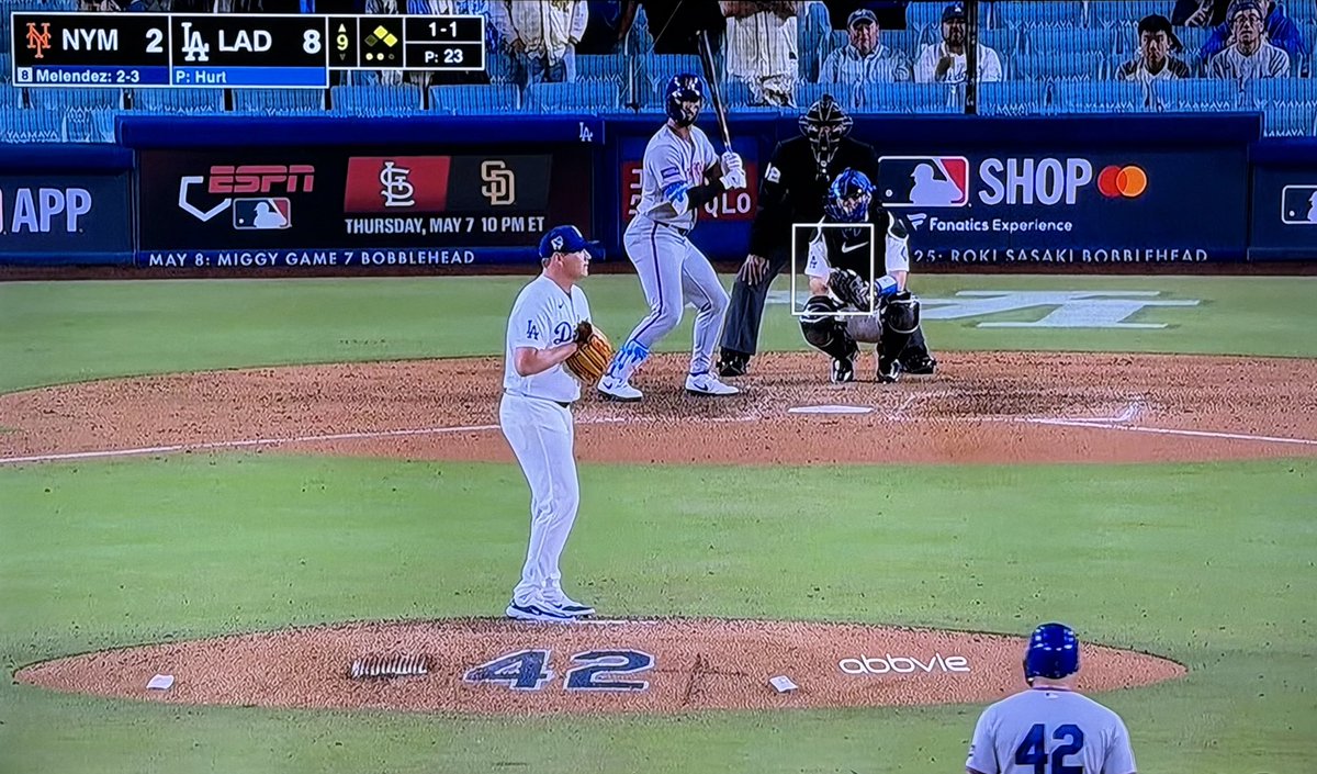 erakelson's tweet photo. Hey Siri, play Hurt by Johnny Cash.

NOOOOO, not the Mets. I actually wanted to feel something. #LGM https://t.co/0bfLESLlGG