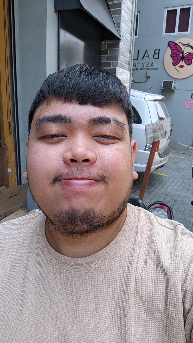 ChubGamer1's tweet photo. Next time wag pag laruan ang gunting talaga https://t.co/SfrMPFdXL7