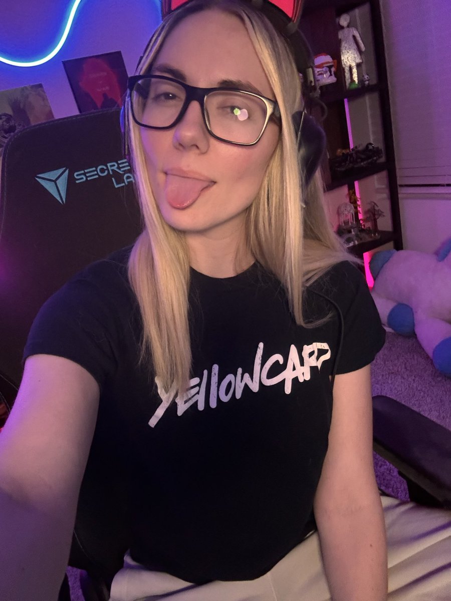 1S BlondeAllDay tweet media