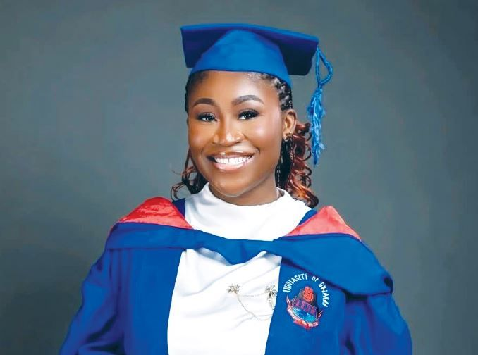 MobilePunch's tweet photo. 𝗨𝗡𝗜𝗖𝗔𝗟 𝗳𝗶𝗿𝘀𝘁 𝗳𝗲𝗺𝗮𝗹𝗲 𝗦𝗨𝗚 𝗽𝗿𝗲𝘀𝗶𝗱𝗲𝗻𝘁 𝗴𝗿𝗮𝗱𝘂𝗮𝘁𝗲𝘀 𝘄𝗶𝘁𝗵 𝗙𝗶𝗿𝘀𝘁 𝗖𝗹𝗮𝘀𝘀  

𝗥𝗲𝗮𝗱 𝗠𝗼𝗿𝗲: https://t.co/n8tLSHCBYj https://t.co/Y4rv4XVMCu
