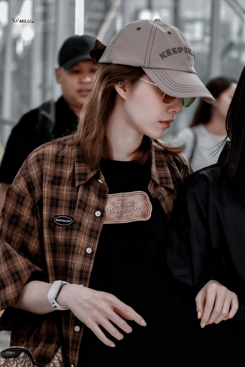 june 🌈 tweet media