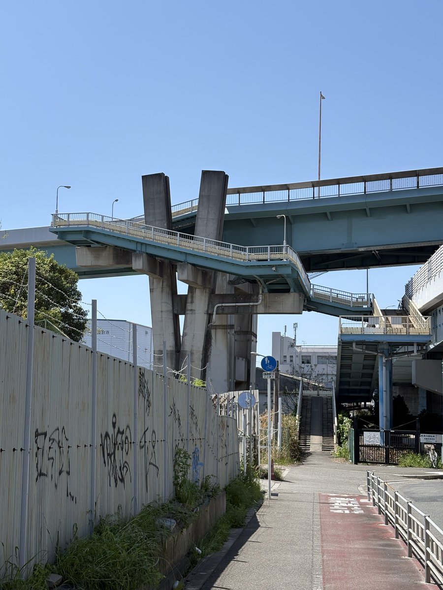 readingwritinga's tweet photo. 今日は大阪ベイエリアを散歩
新木津川大橋を渡る
全長2.4キロ
よみかきは一応高所恐怖症 https://t.co/FrBggAvRuD