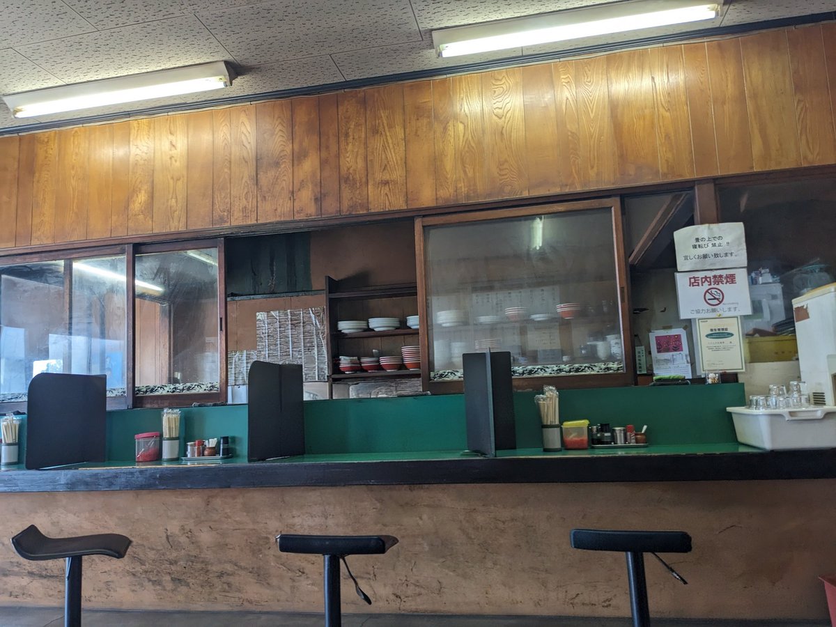 unemployed01's tweet photo. 上司のおごりで激渋定食屋へ、
うむ、なかなかの渋みである。 https://t.co/PCMwOzHvh8