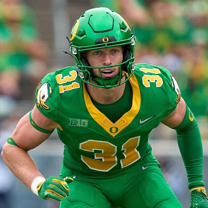 vikingzfanpage's tweet image. Word “inside the league” is that Oregon S Dillon Thieneman is expected to be selected by Minnesota or Carolina in the top 20, @TonyPauline wrote via @ES_sportsnews. 

“Right now, word inside the league is that Thieneman could end up with the #Vikings at pick 18 or the #Panthers