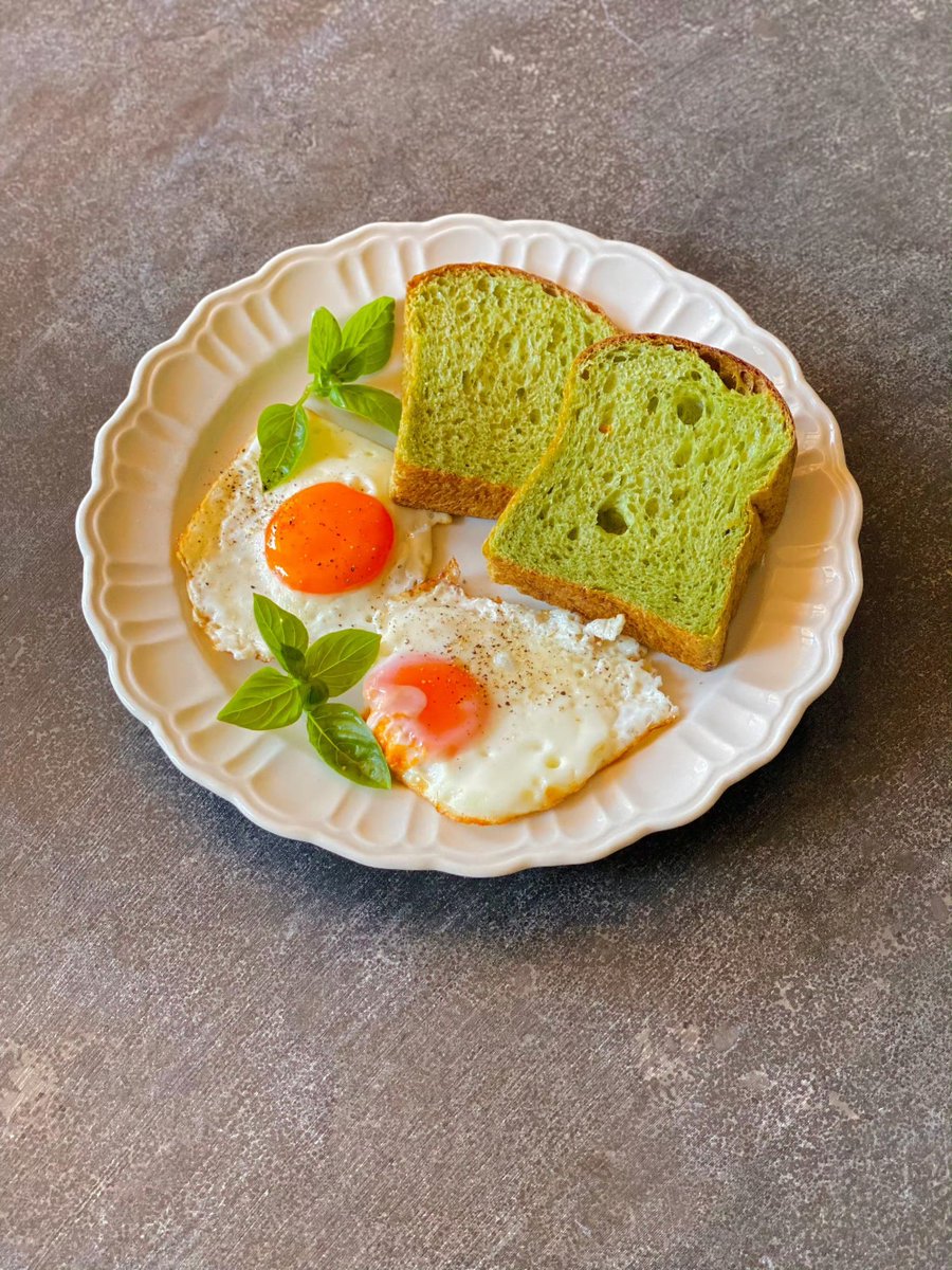 SaferTolga58123's tweet image. Sunny side up eggs + crispy bacon + fresh avocado toast = perfect lazy Sunday brunch  #BrunchVibes #EasyEats