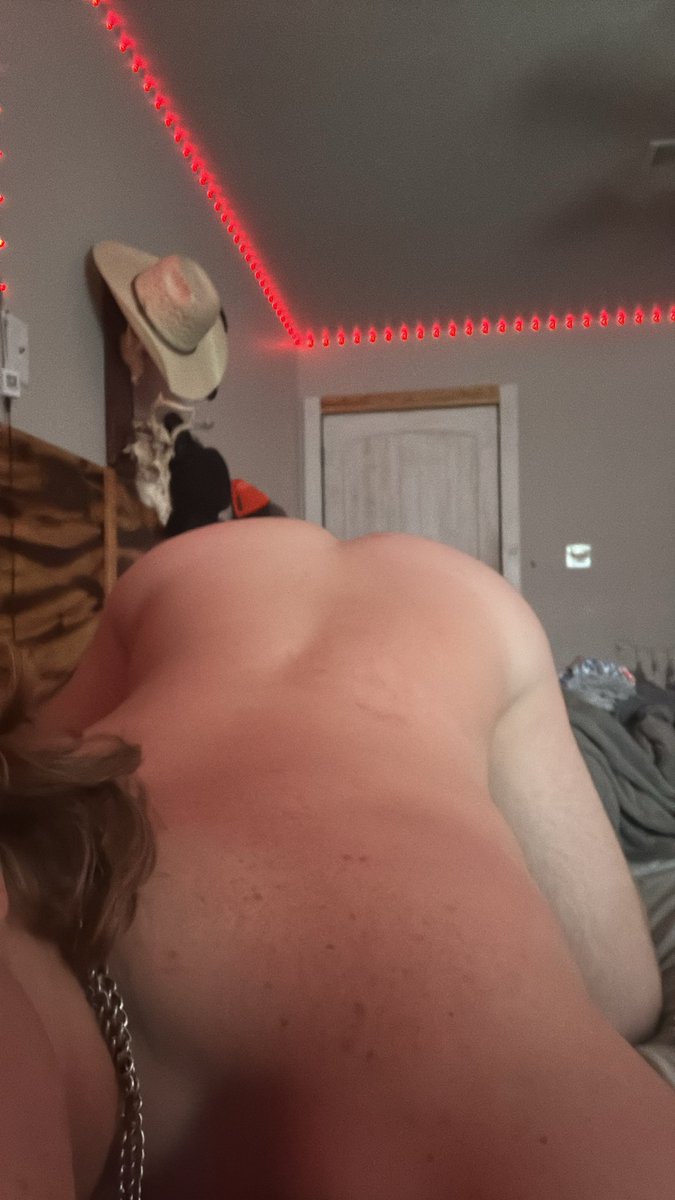 JohnSmithqlpe's tweet photo. @ZeusRodriguezxl @Hoodnifcient @Faron_Stone Can someone come fuck me please I need some big throbbing dick https://t.co/kD1pZplhga