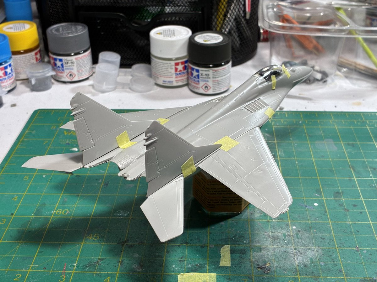 ztz3oo's tweet image. 1/72 #Italeri #MiG29 
開始！箱はタミヤだけれど中身は初版1992年のイタレリ。モールドは凹