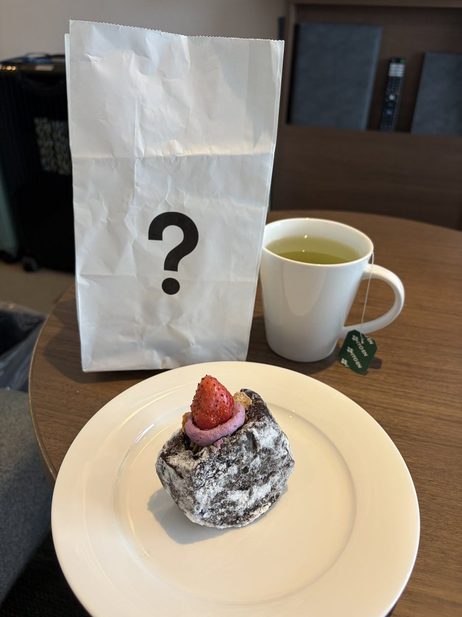 CandyChengenLee's tweet image. Omotesando I’m Donut? Strawberry cheese. #Japan #Omotesando #donuts