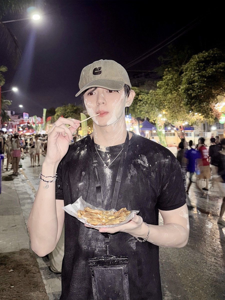 ณิชชอบจัดดอกไม้เฉย ๆ 🌷 tweet media