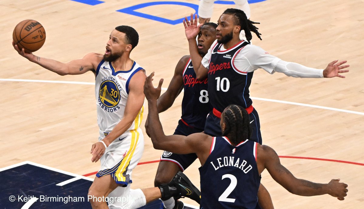 photowkb's tweet image. Stephen Curry and the Golden State Warriors defeated the LA Clippers 126-121 to win an NBA basketball game at Intuit Dome in Inglewood. @nba #nba @LAClippers #clippers @warriors #warriors #basketball @NikonUSA #nikon @InsideSoCalSpts