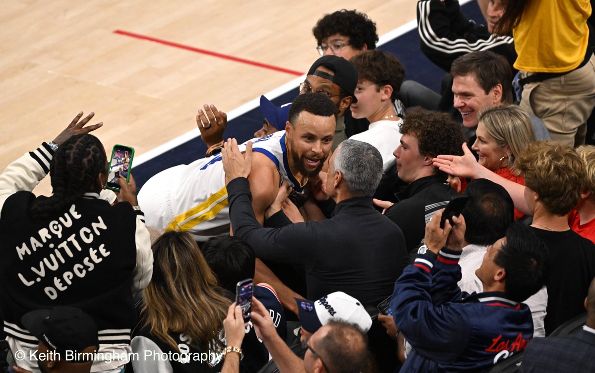 photowkb's tweet image. Stephen Curry and the Golden State Warriors defeated the LA Clippers 126-121 to win an NBA basketball game at Intuit Dome in Inglewood. @nba #nba @LAClippers #clippers @warriors #warriors #basketball @NikonUSA #nikon @InsideSoCalSpts