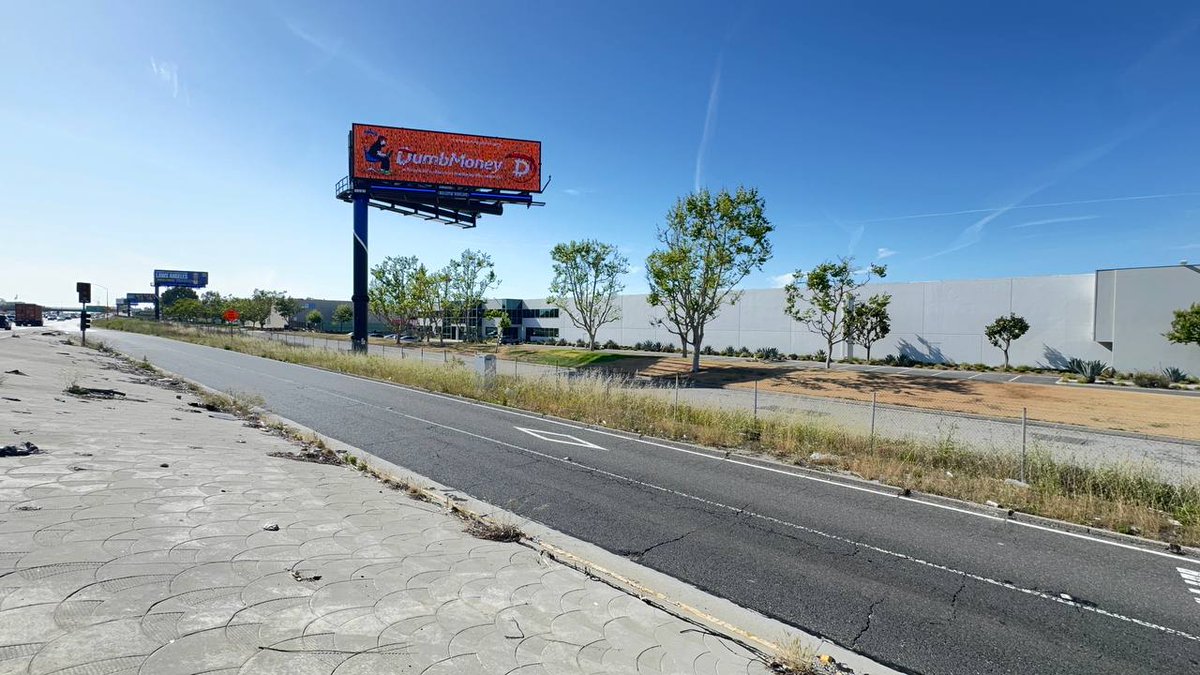 Dumb Money tweet media