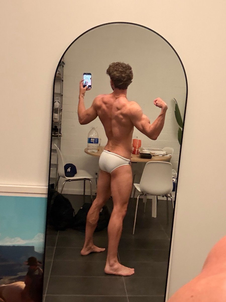 luke_twunk's tweet photo. Body update 💅 https://t.co/aoF0PItdFx