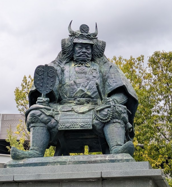 W_life_in_Jp_TK's tweet image. Traveling by train without using express trains required many transfers. Kofu was ruled by Takeda Shingen, one of the great Daimyos of the Sengoku period. The Shingen Festival was being held this day. #Japan #trip #train #JR