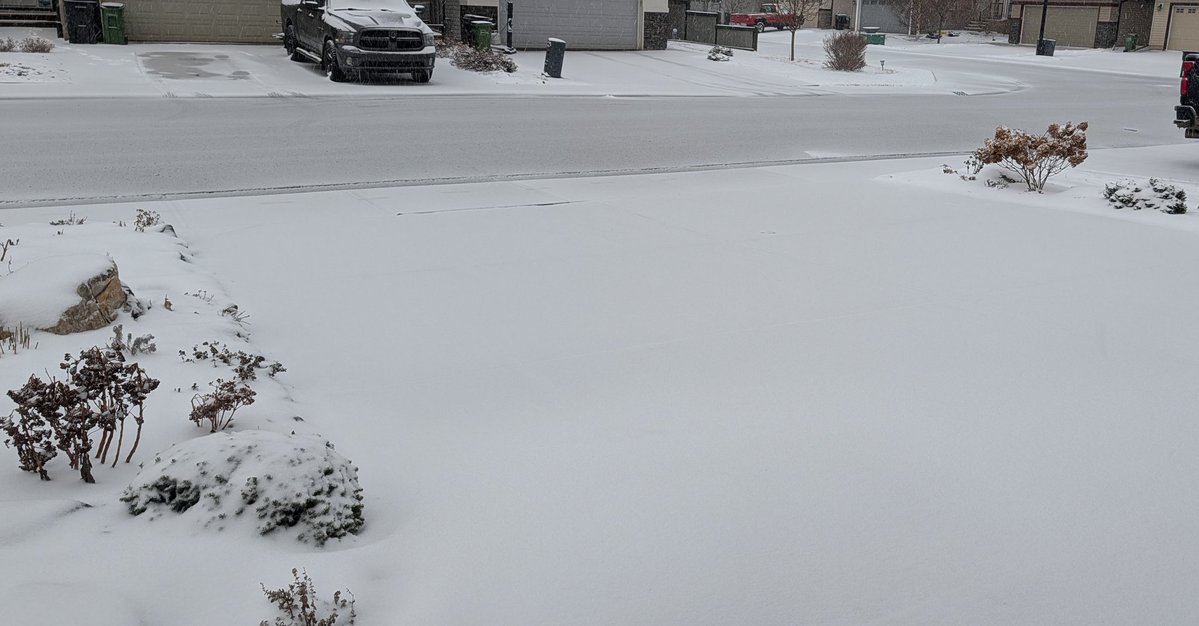 ShadowW3lch's tweet image. Yeah... This will melt when the Sun finally shows up. #yeg #yegwx