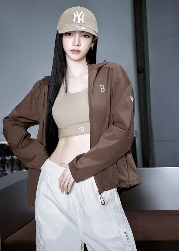 Kstyle_news's tweet photo. aespaのKARINA、ファッションブランド「MLB」2026年夏キャンペーンのビジュアル公開
https://t.co/Ez3ClCNOIe

#KARINA #aespa https://t.co/Y9RWmzD1b9