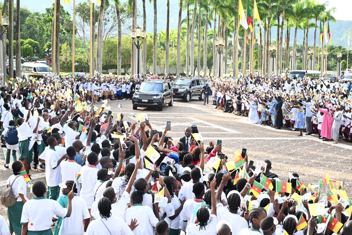 TheCameroonianZ's tweet image. Aujourd'hui, le Pape Léon XIV se rend à Bamenda.

#Cameroon #PapeauCameroun