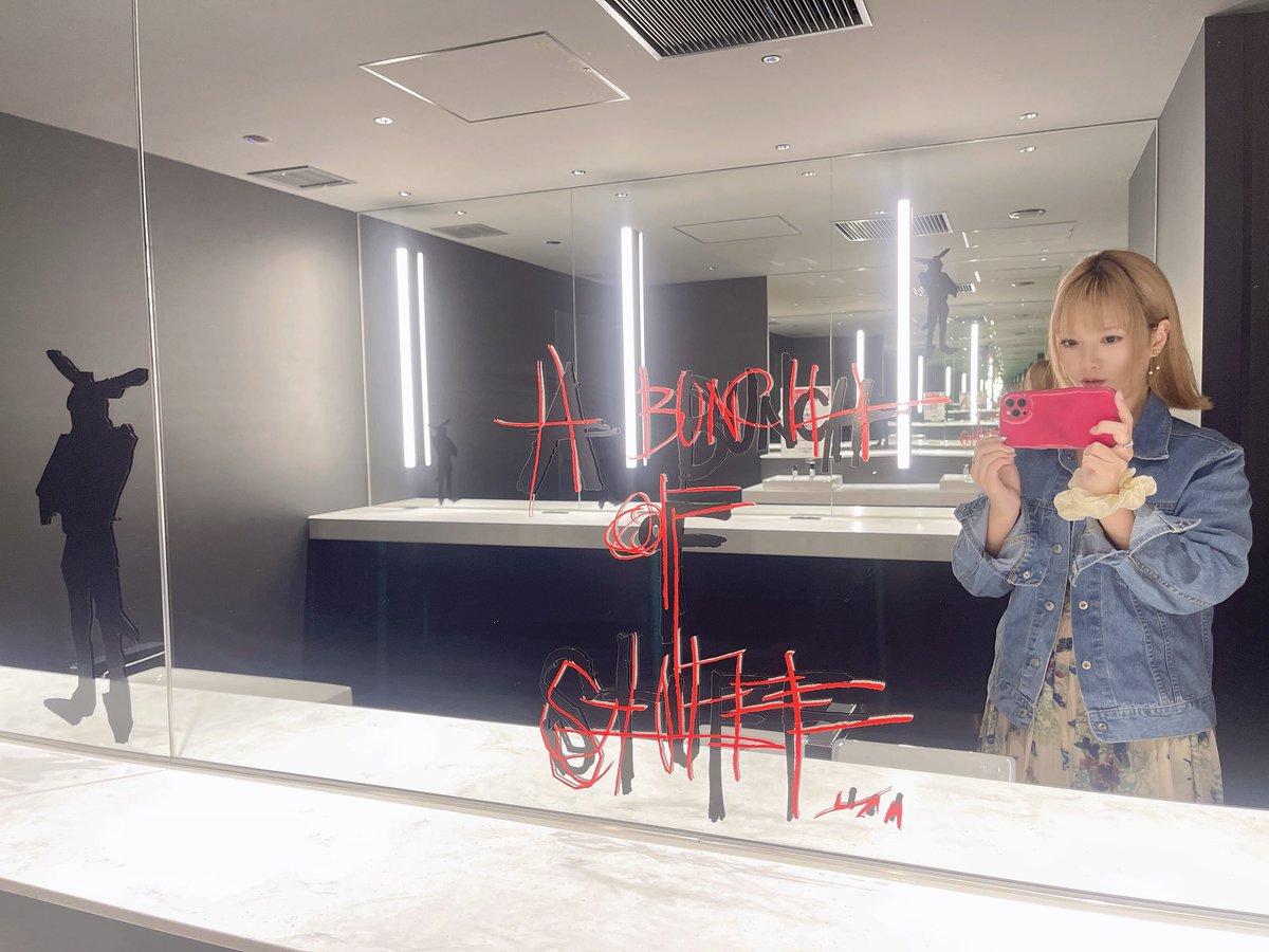 chiaki_k_911's tweet photo. こちらのジョニー・デップ展、千秋枠で『無料ＶＩＰゲストパス』ありますッ⬇️
先着１０名様ッ❣️
展示会『Ａ　Ｂｕｎｃｈ　ｏｆ　Ｓｔｕｆｆ』ゎ、５月６日までの期間限定（残り３週間）ッ💫

ご興味ある方、千秋までＤＭ下さいッ💌
専用リンクと招待コード送りますッ🫶

PR @jdabunchofstuff
#カフェ https://t.co/76mOSAuAtl
