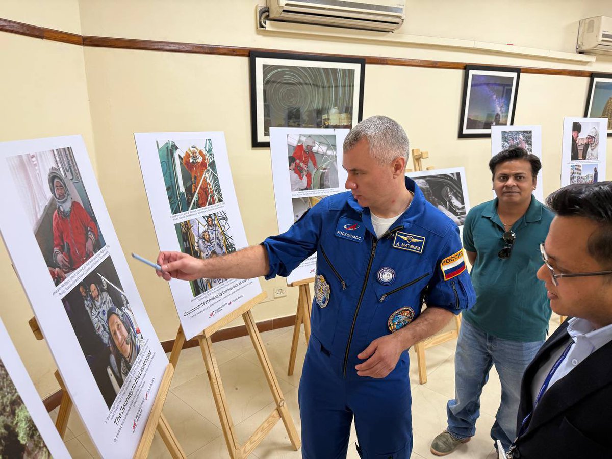 RusEmbIndia's tweet image. 🌐 On April 12, with the support of the Rossotrudnichestvo Representative Office in #India, a meeting between Hero of #Russia, cosmonaut Denis Matveev &amp;amp; Indian schoolchildren was held at the Nehru Planetarium in #NewDelhi.

t.me/RusEmbIndia/15…

#CosmonauticsDay2026
#Gagarin65