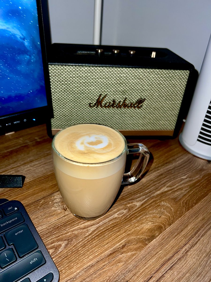 tomasznicieja's tweet image. Dzień dobry i cześć, czwartek, prawie weekend... witam z poranną kawą, rutyna jest dobra🫡

Miłego dnia i smacznej kawusi😉

#Coffee #CoffeeTime