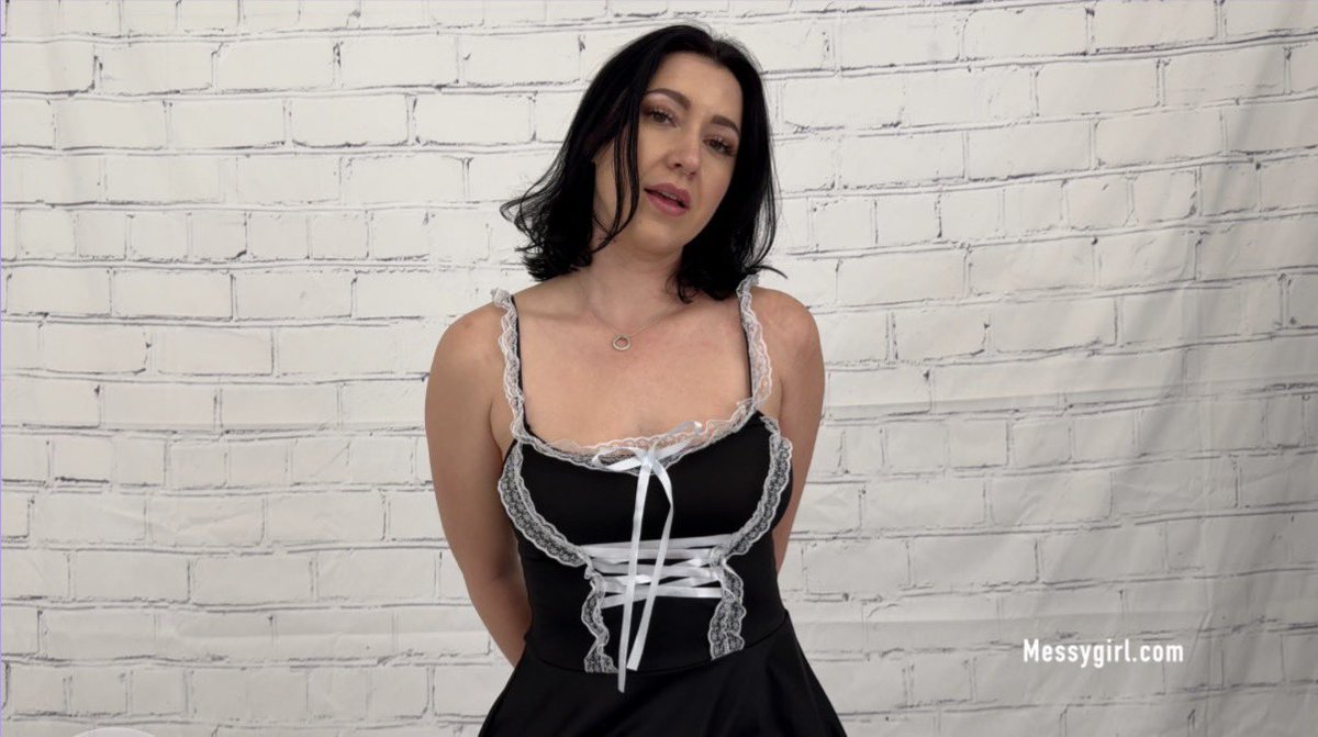 MessyGirlStudio's tweet image. Submissive for pies 
.
.
.
📸: @theoriginalmessygirl 
Model: @Bellaburke_love 

See our site for video! Search “Penelope” in right search bar. 

Messygirl.com 
Messygirlvideos.com

#WAM #messy #pietoface #wetandmessy 🥧