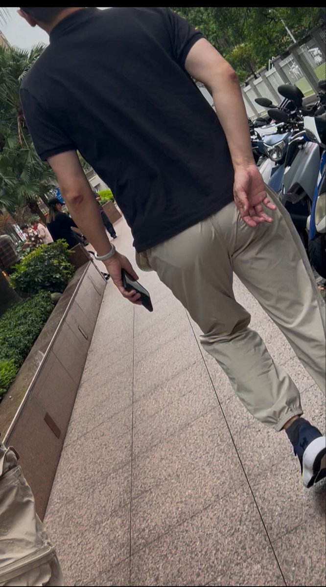 易潮噴中年大叔 tweet media
