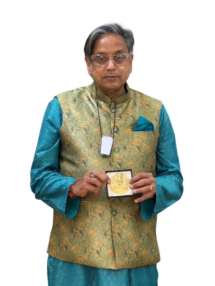 Shashi Tharoor tweet media