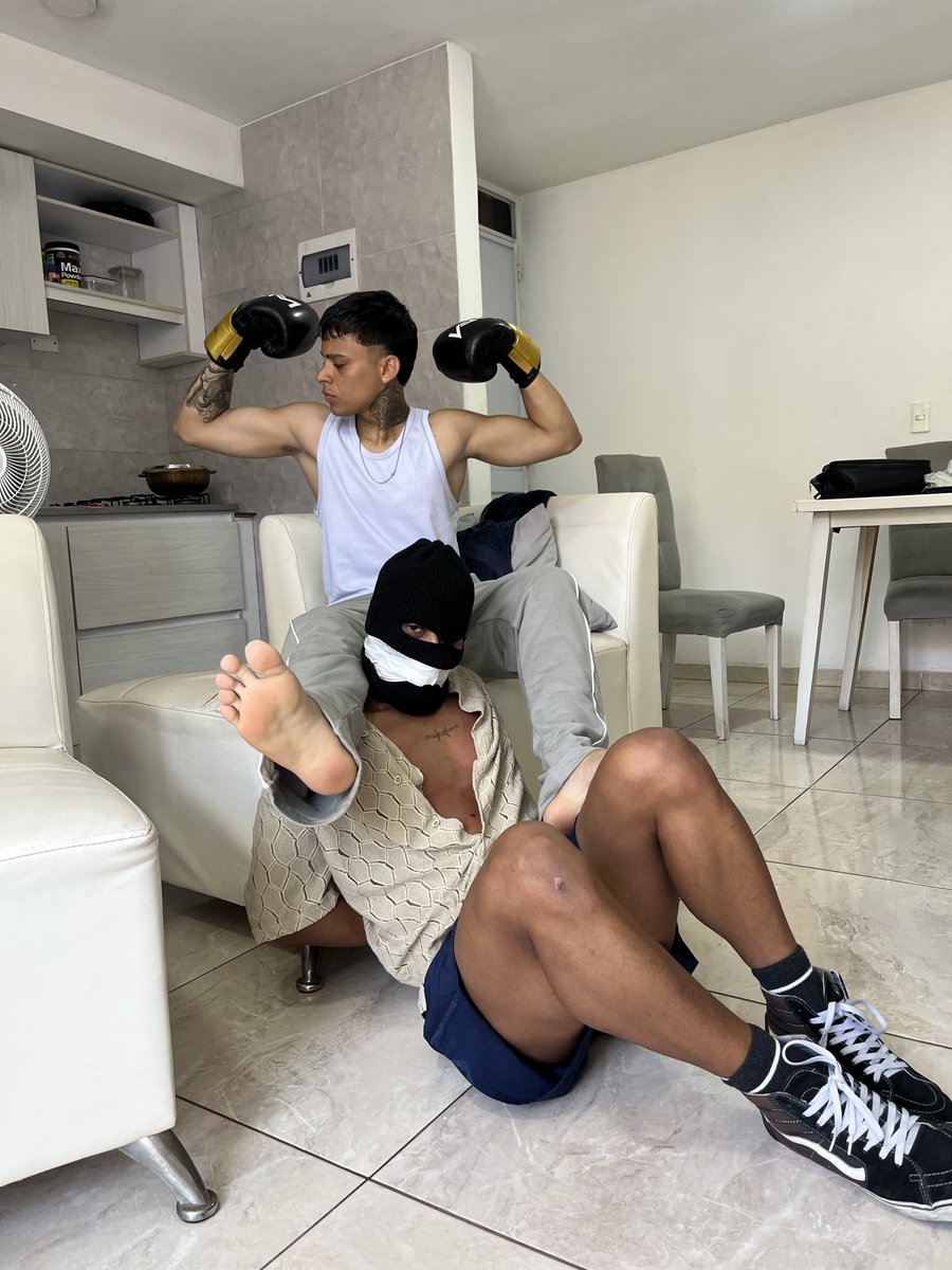 GOD SEBAS 🦶🏼 tweet media