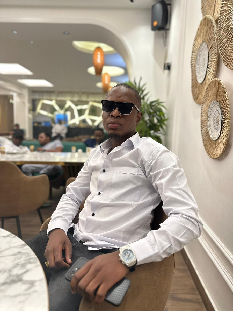 CelebrityGlassman 🇨🇲 tweet media
