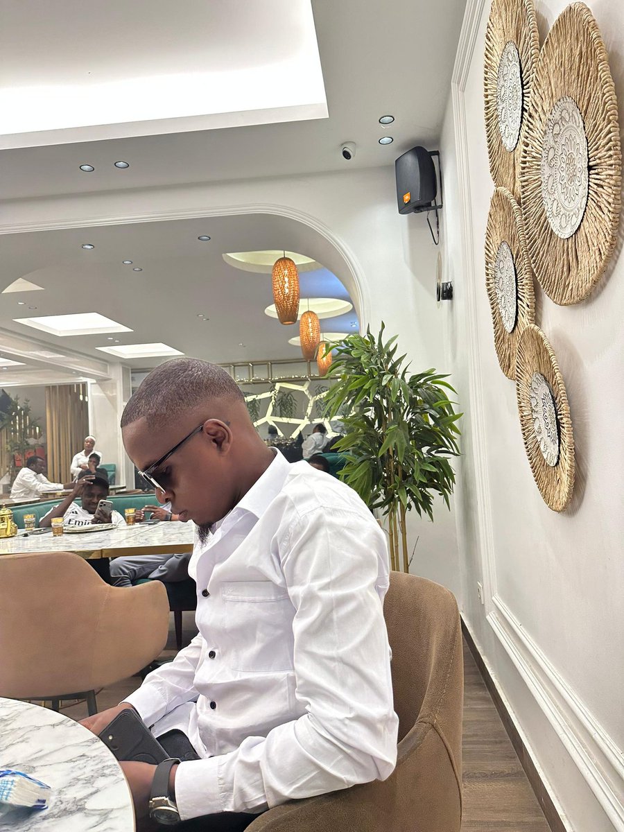 CelebrityGlassman 🇨🇲 tweet media
