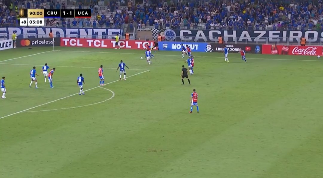 ButcherRavilaa's tweet photo. Dicen "la mejor defensa es el ataque", minuto 93, 7 cruzados en ¼ de la cancha de Cruzeiro, máximo 2 toques,  ,Cuevas  esperando en el centro, y los 3 centrales, no se ven, esperando si se tienen que barrer,Jimmy Martínez, no sé lo que ve, y se mete de 9, tremenda jugada, GOLAZO https://t.co/KDJ9cscT3n