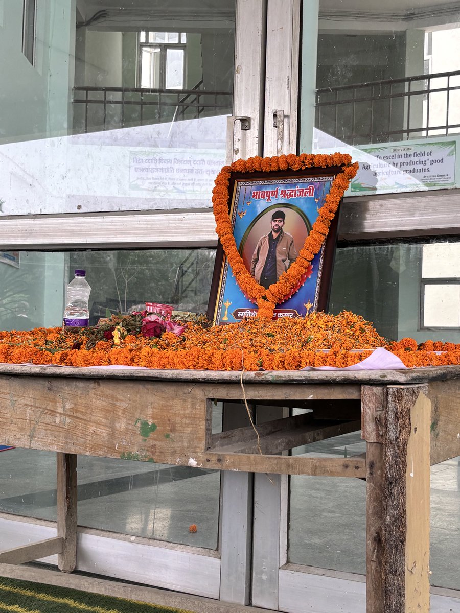Aalekh_04's tweet photo. No ambulance. No urgency. No responsibility.
A life was lost at Mandan Bharti Agriculture College due to pure negligence.
How many more students have to suffer?
We demand resignation, inquiry &amp; proper emergency facilities NOW. #JusticeForRohit #resignationofprincipal https://t.co/ddobBvdH59