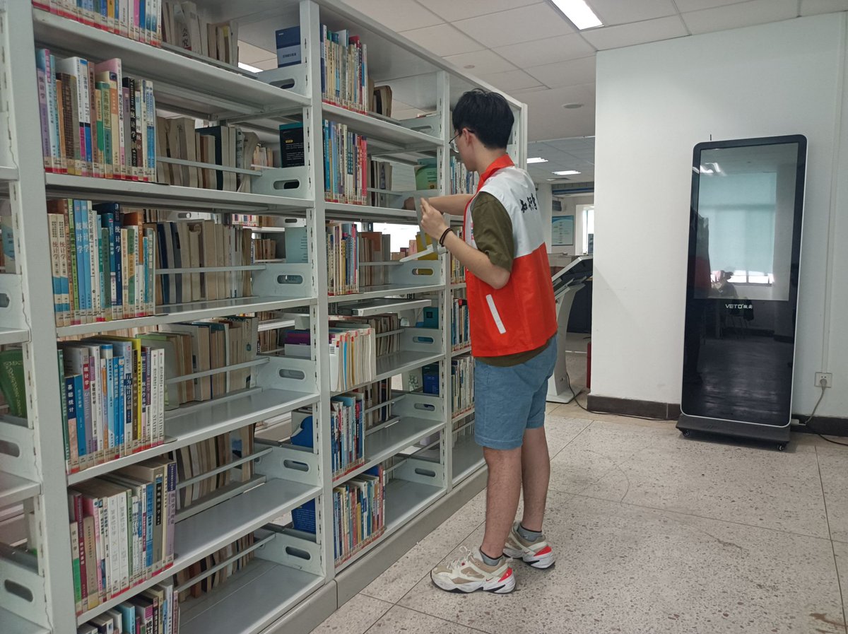 marion_videau's tweet photo. Spent the weekend sorting 200+ books for a community library drive! Grateful to help kids access free stories—every book fuels curiosity.  #VolunteerLife #CommunityImpact https://t.co/CJo22Ugmi8